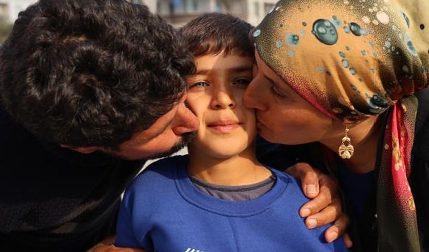 Bir g&ouml;z&uuml; mavi, diğeri &ccedil;ift renk: G&ouml;renler hayrete d&uuml;ş&uuml;yor! &lsquo;Allah&rsquo;ın takdiri&rsquo; - 1. Resim