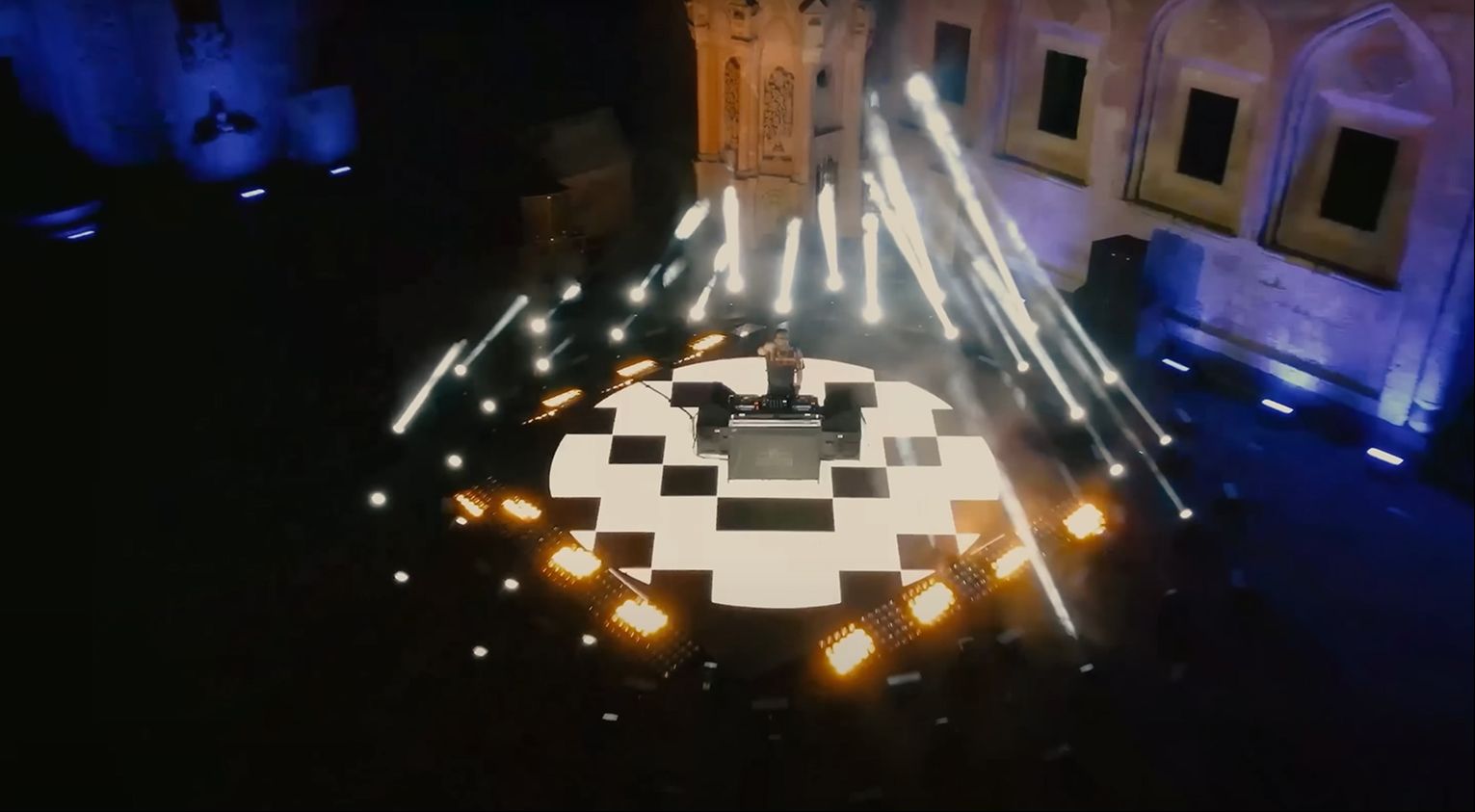 Dünya mirası İshak Paşa Sarayı'nı diskoya çevirdi! Bakanlık harekete geçti Dünya mirası İshak Paşa Sarayı'nı diskoya çevirdi! Bakanlık harekete geçti - 1. Resim