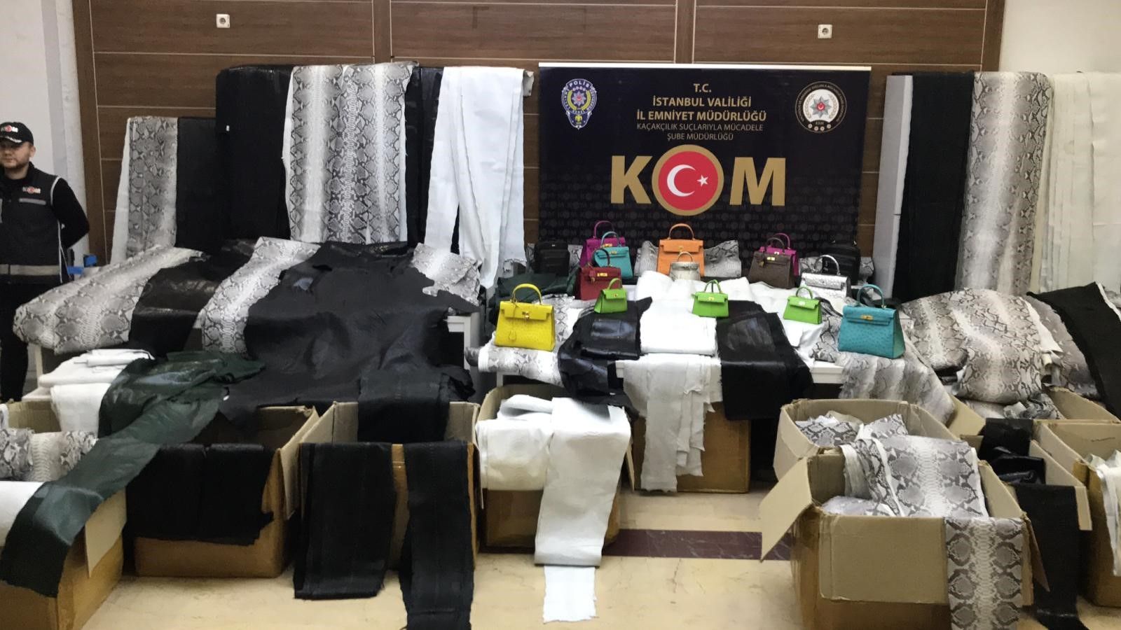 Gümrükten hasır çanta diye geçirildi gerçek bambaşka çıktı Gümrükten hasır çanta diye geçirildi gerçek bambaşka çıktı - 1. Resim