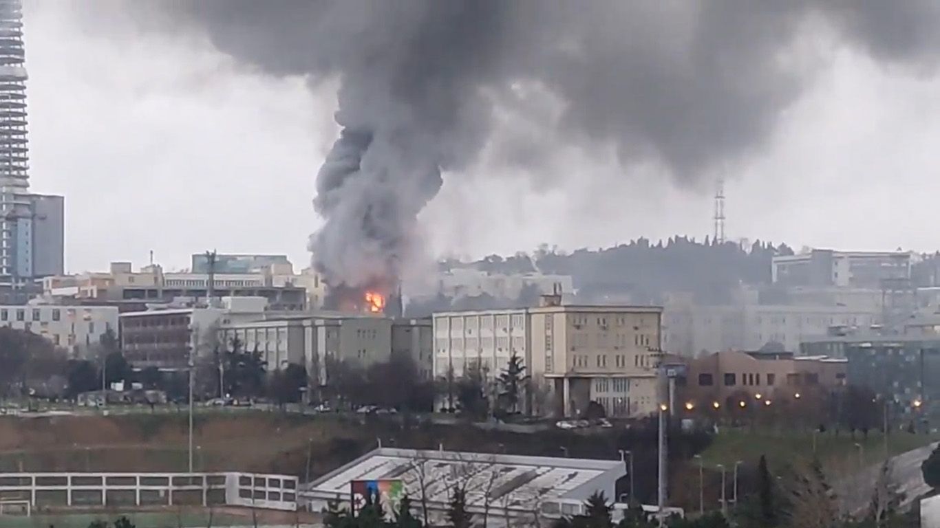 İstanbul Teknik Üniversitesi Ayazağa kampüsünde yangın çıktı İstanbul Teknik Üniversitesi Ayazağa kampüsünde yangın çıktı! - 1. Resim