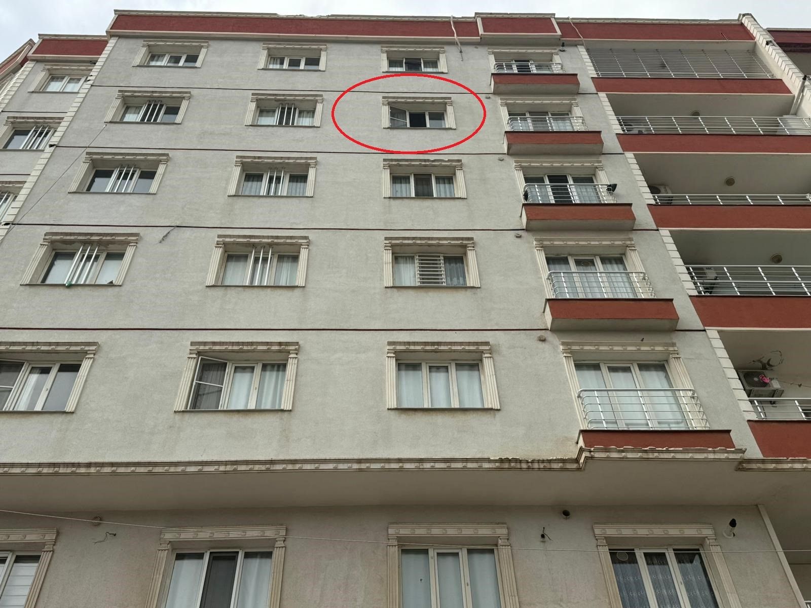 Mardin'de korkunç olay! Anne ve engelli çocuğu 6'ncı kattan düşerek hayatını kaybetti - 1. Resim