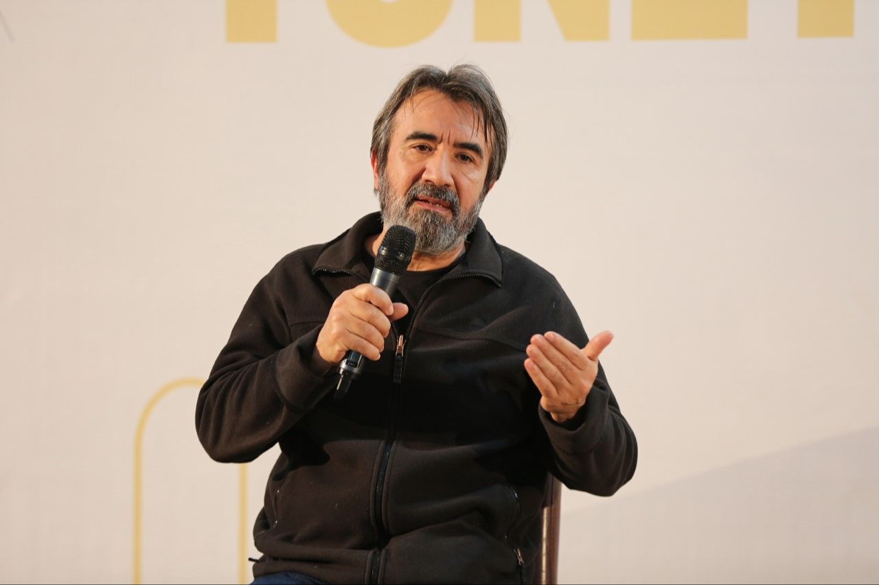 Merak edilenleri cevapladı! Zeki Demirkubuz: Kimse kendinde özgün olanı ortaya çıkarmıyor Merak edilenleri cevapladı! Zeki Demirkubuz: Kimse kendinde özgün olanı ortaya çıkarmıyor - 3. Resim