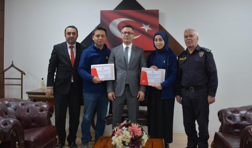 &lsquo;İnsanlık &ouml;lmemiş&rsquo; dedirten olay: Markette buldular, 69 g&uuml;n boyunca iz s&uuml;r&uuml;p sahibine teslim ettiler - 1. Resim