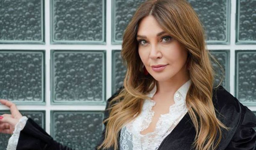 Kızılcık Şerbeti’nin Azra’sı Sema Öztürk estetik yorumlarına gençlik pozuyla cevap verdi - 1. Resim