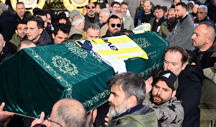 Seksenler oyuncusu Efe Deprem’e veda! Cenazede gözyaşları sel oldu - 2. Resim