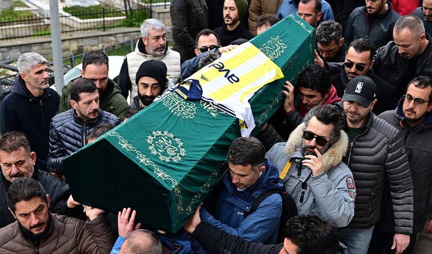 Seksenler oyuncusu Efe Deprem’e veda! Cenazede gözyaşları sel oldu - 3. Resim