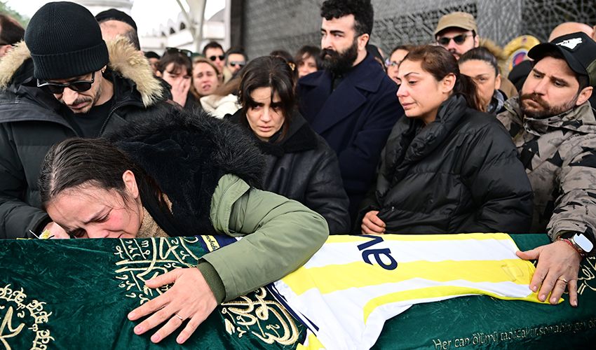 Seksenler oyuncusu Efe Deprem’e veda! Cenazede gözyaşları sel oldu - 1. Resim