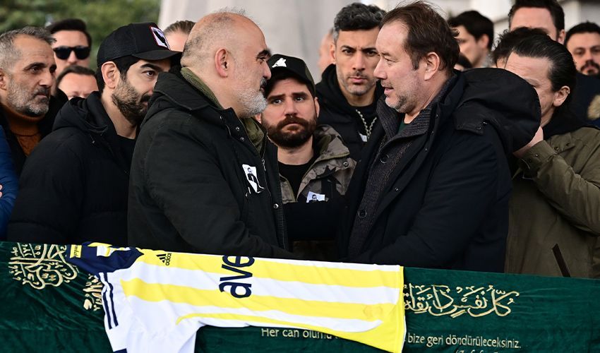 Seksenler oyuncusu Efe Deprem’e veda! Cenazede gözyaşları sel oldu - 5. Resim