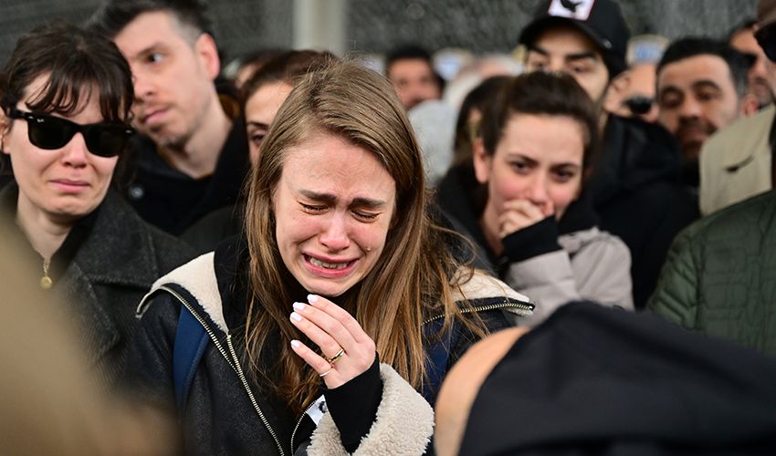 Seksenler oyuncusu Efe Deprem’e veda! Cenazede gözyaşları sel oldu - 4. Resim