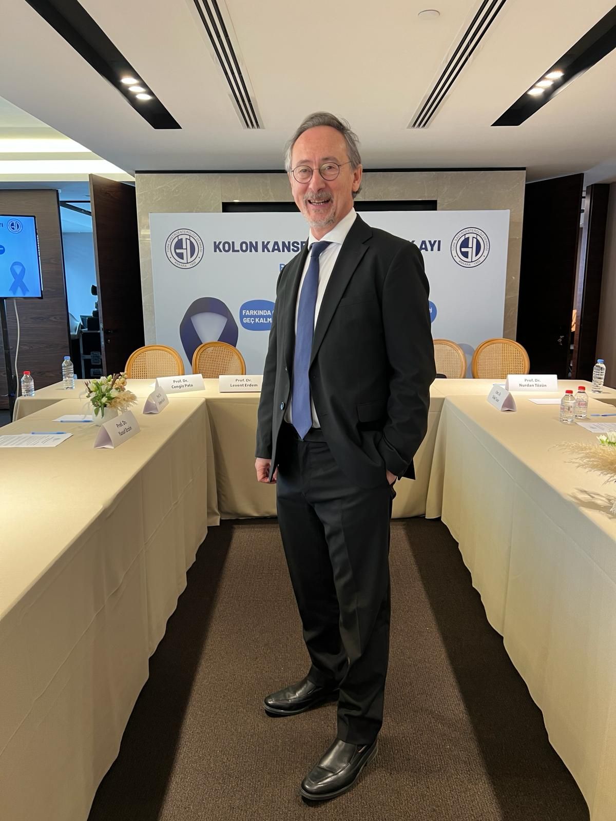 Üç hastadan ikisi geç evrede teşhis ediliyor! Kolon kanseri tarama yaşı 5 yıl erkene yıl erkene çekilmeli - 2. Resim