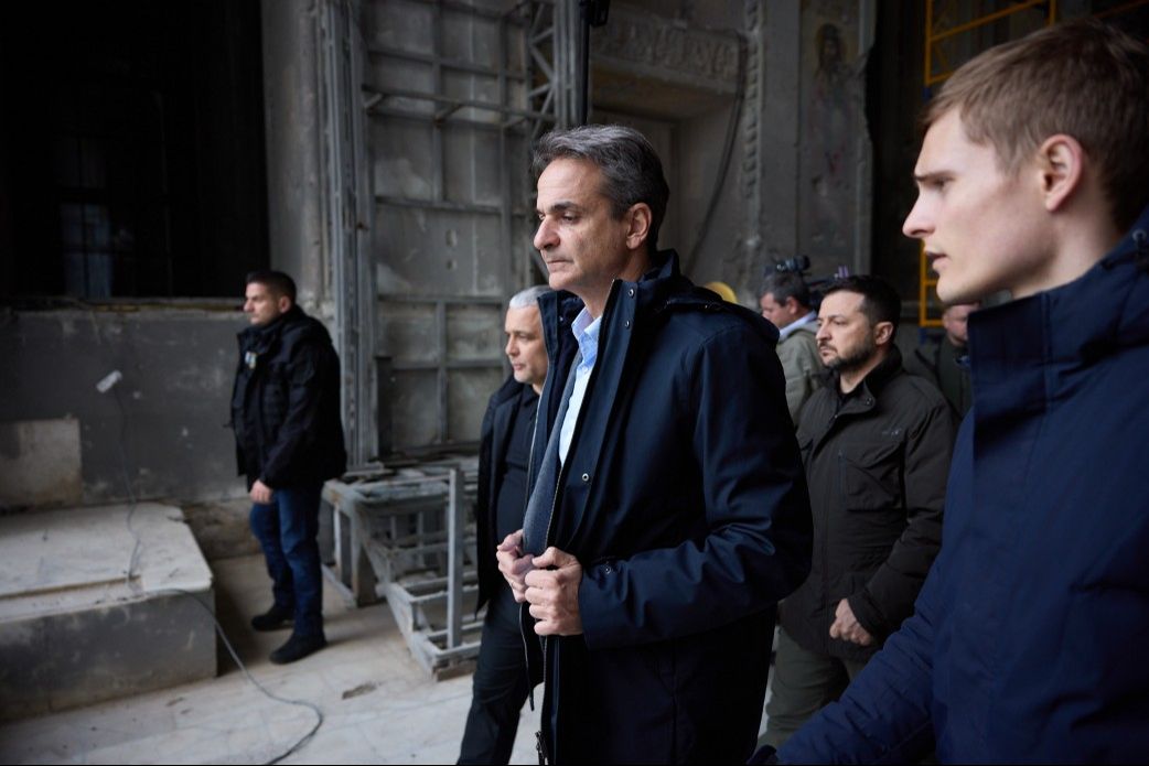 Zelenskiy ve Miçotakis, Odesa sokaklarında! Savaşın izlerini incelediler - 1. Resim