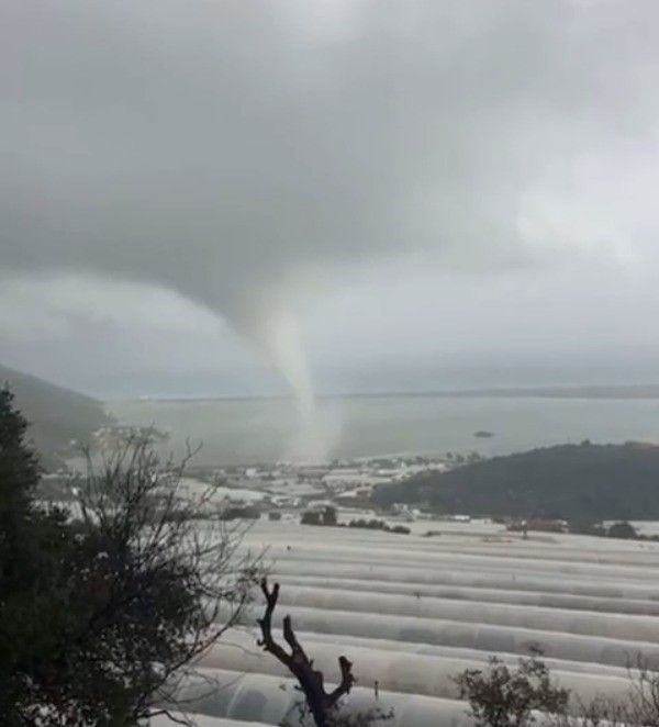 Antalya'da hortum hortum felaketi! Önüne geleni yuttu - 3. Resim