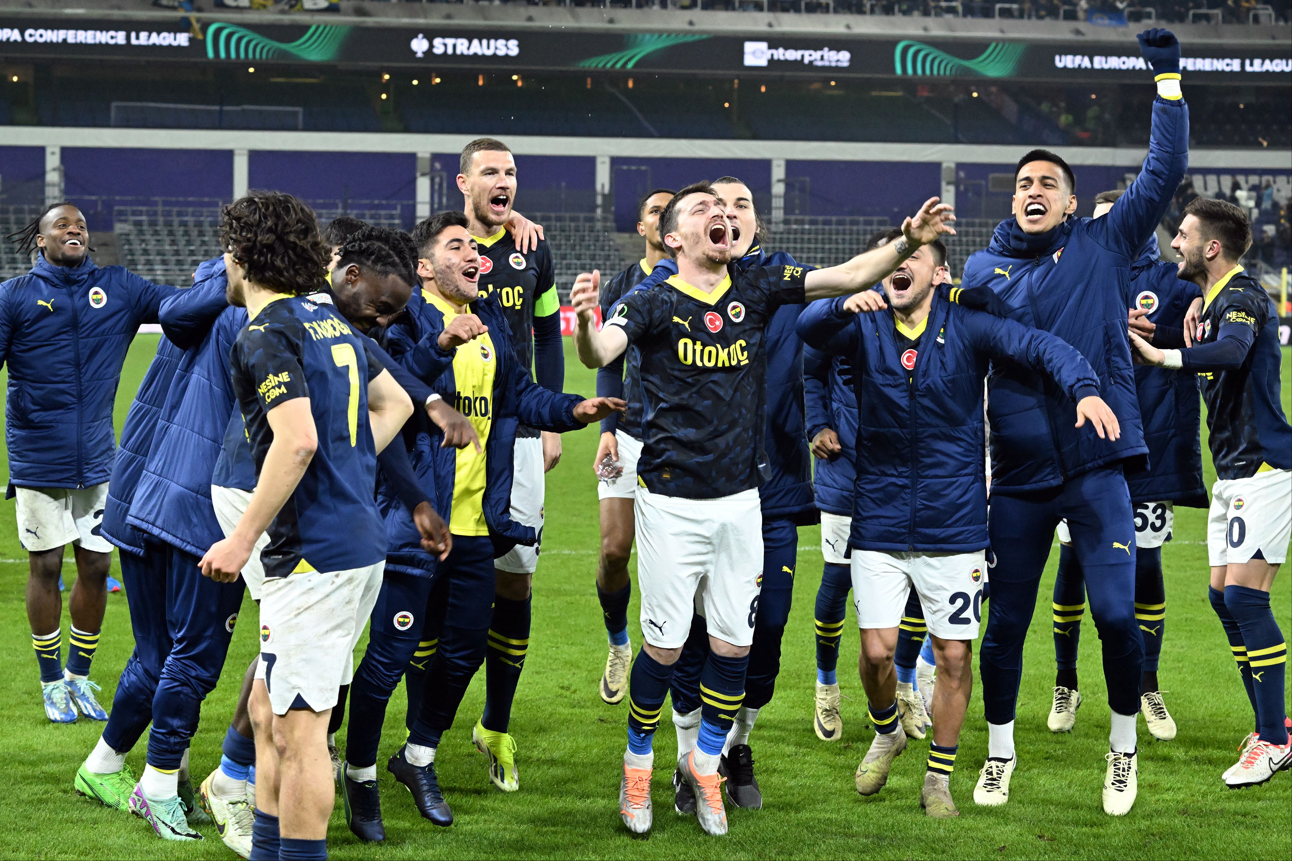 Brüksel’de Fener alayı! Sarı-lacivertliler Union SG’yi çimlere gömdü - 1. Resim