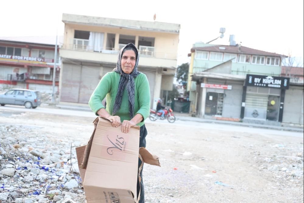 Evlatlarını okutmak için yağmur, çamur demeden çalıştı! Yaptığı iş ile erkeklere taş çıkarttı - 3. Resim