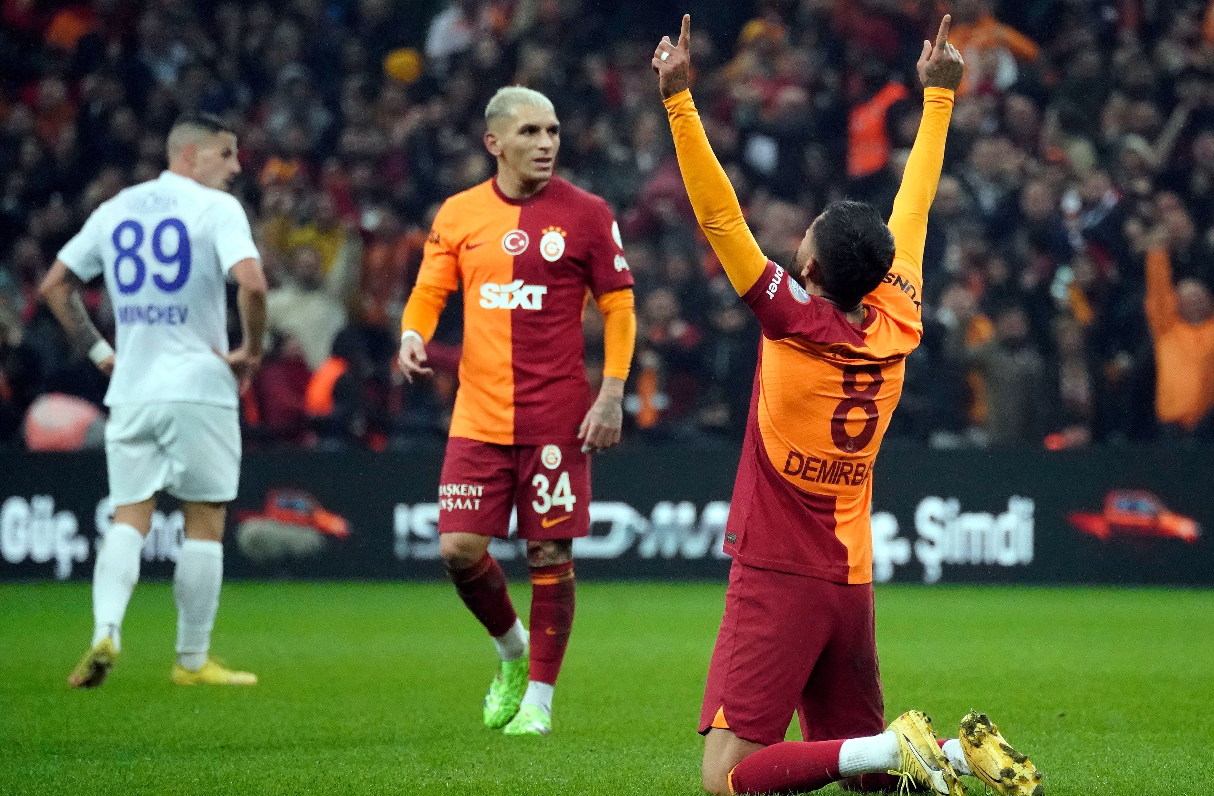 Galatasaray Rizespor maçı 5-2’lik Galatasaray üstünlüğü ile devam ediyor - 2. Resim