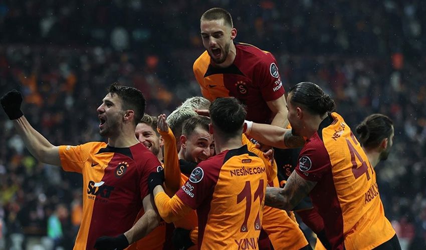 Galatasaray-Rizespor maçının ilk 11'leri belli oldu! Galatasaray-Rizespor maçının ilk 11'leri belli oldu! - 2. Resim