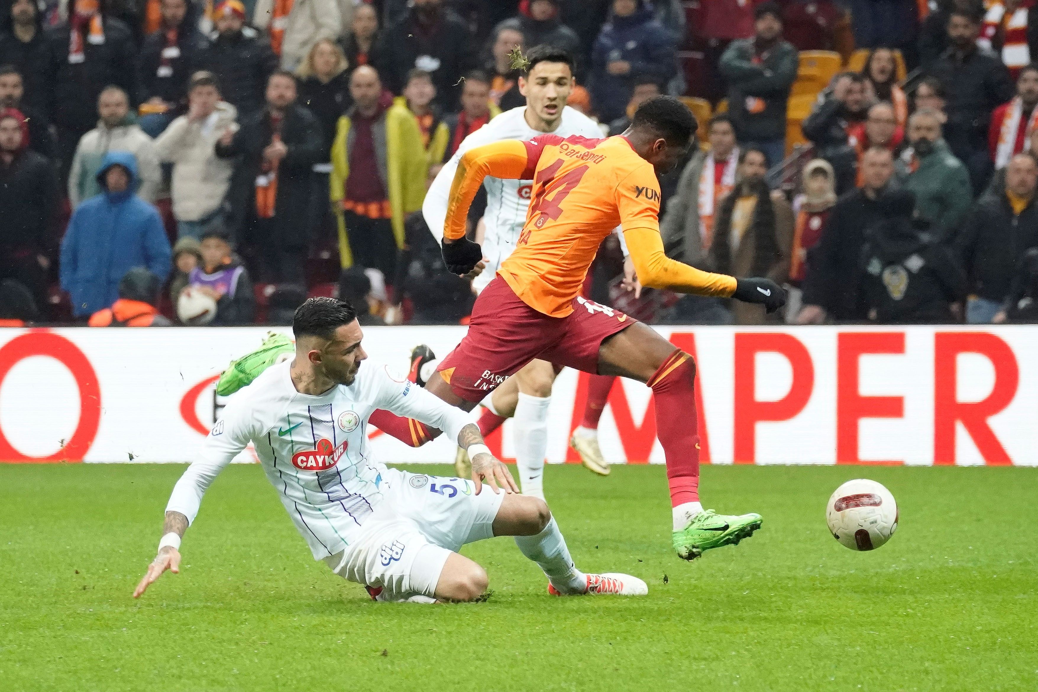 Galatasaray Rizespor VAR hakemi Onur &Ouml;z&uuml;toprak oldu - 1. Resim