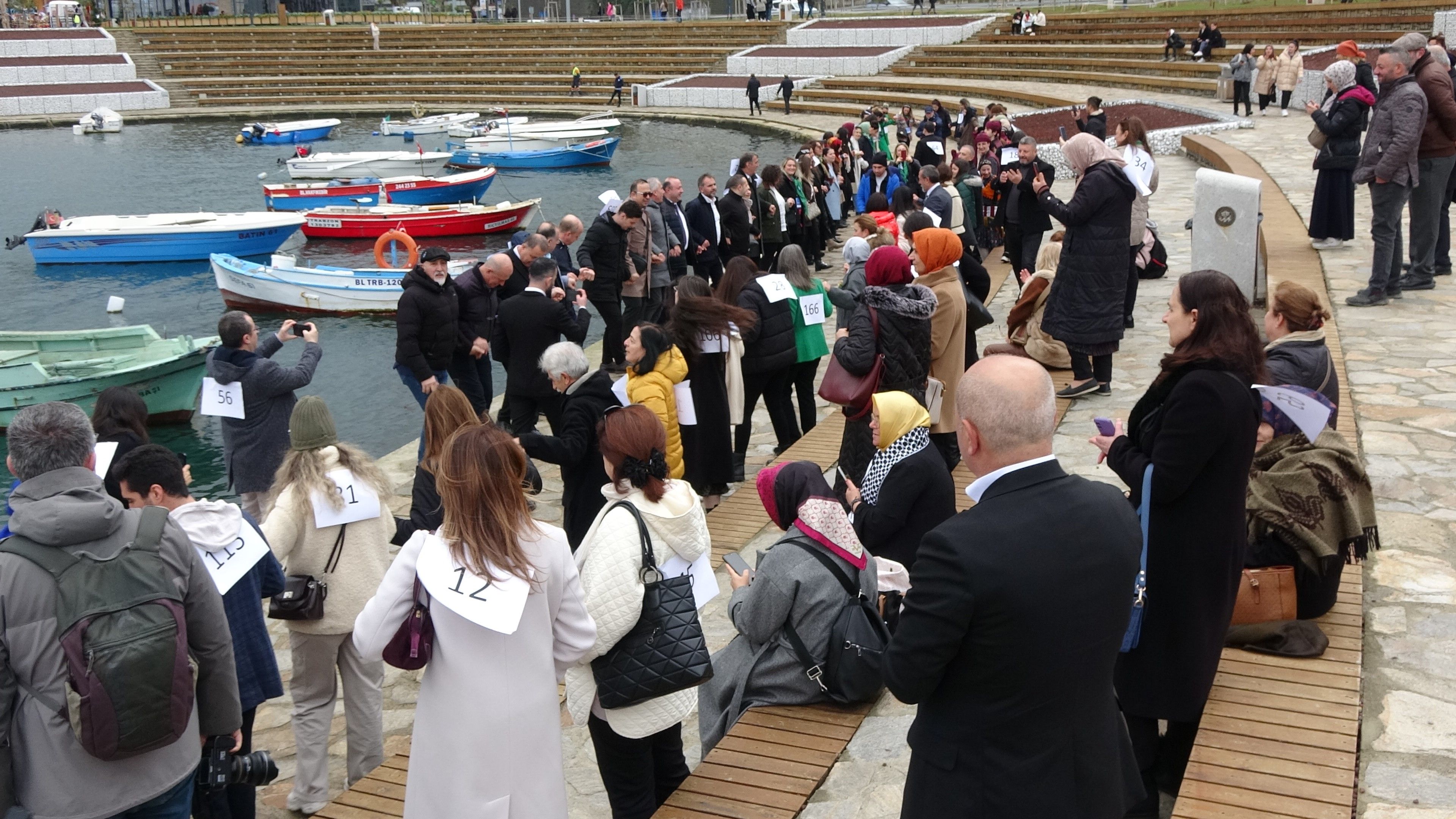 Guinness Dünya Rekorlar Kitabı'na girmek için horon halkası oluşturdular - 1. Resim