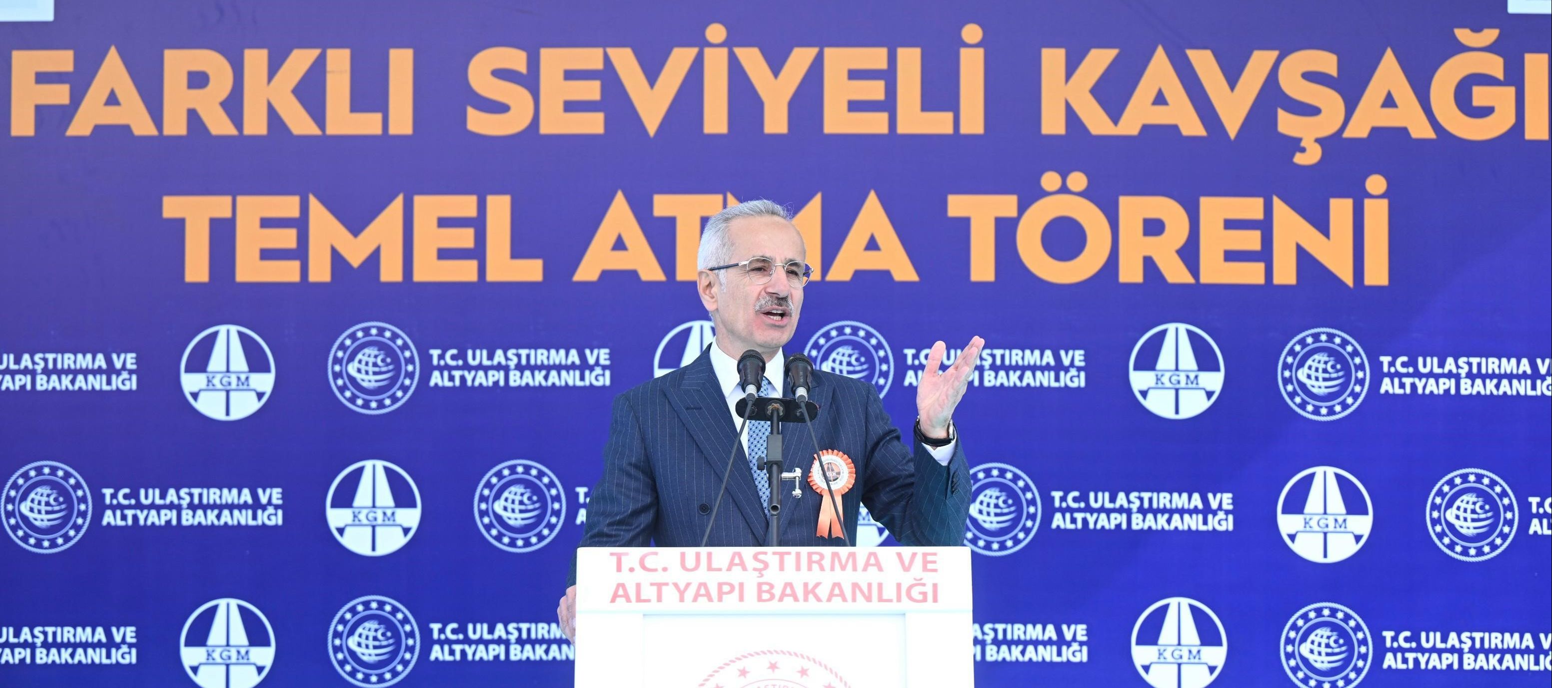 Hızlı tren Karadeniz'e geliyor! Güzergahı Uraloğlu açıkladı: Kırıkkale'den yola çıkacak... Hızlı tren Karadeniz'e geliyor! Güzergahı Uraloğlu açıkladı: Kırıkkale'den yola çıkacak... - 1. Resim