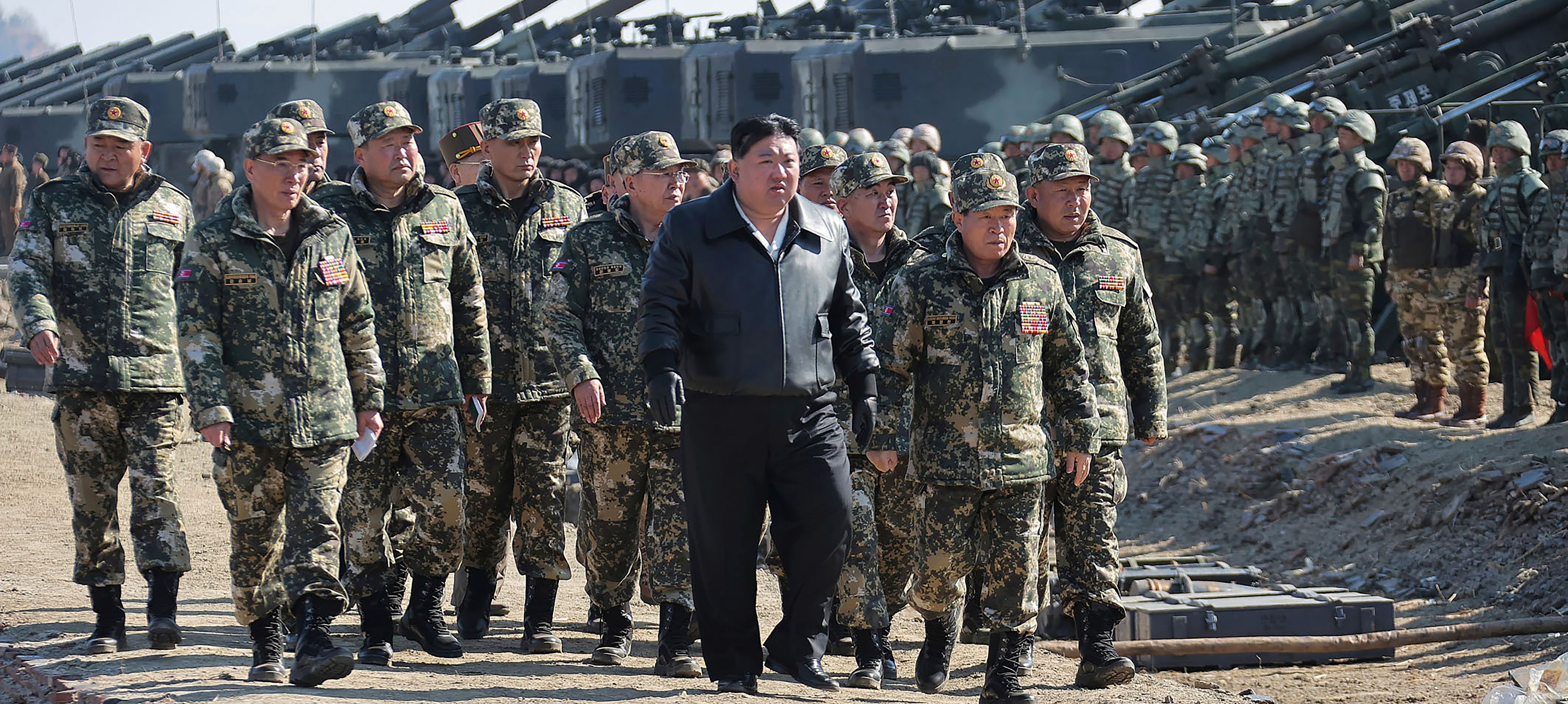 Kuzey Kore savaş hazırlığında! Kim Jong-un tatbikata katıldı, iki ülkeye gözdağı verdi Kuzey Kore savaş hazırlığında! Kim Jong-un tatbikata katıldı, iki ülkeye gözdağı verdi - 3. Resim