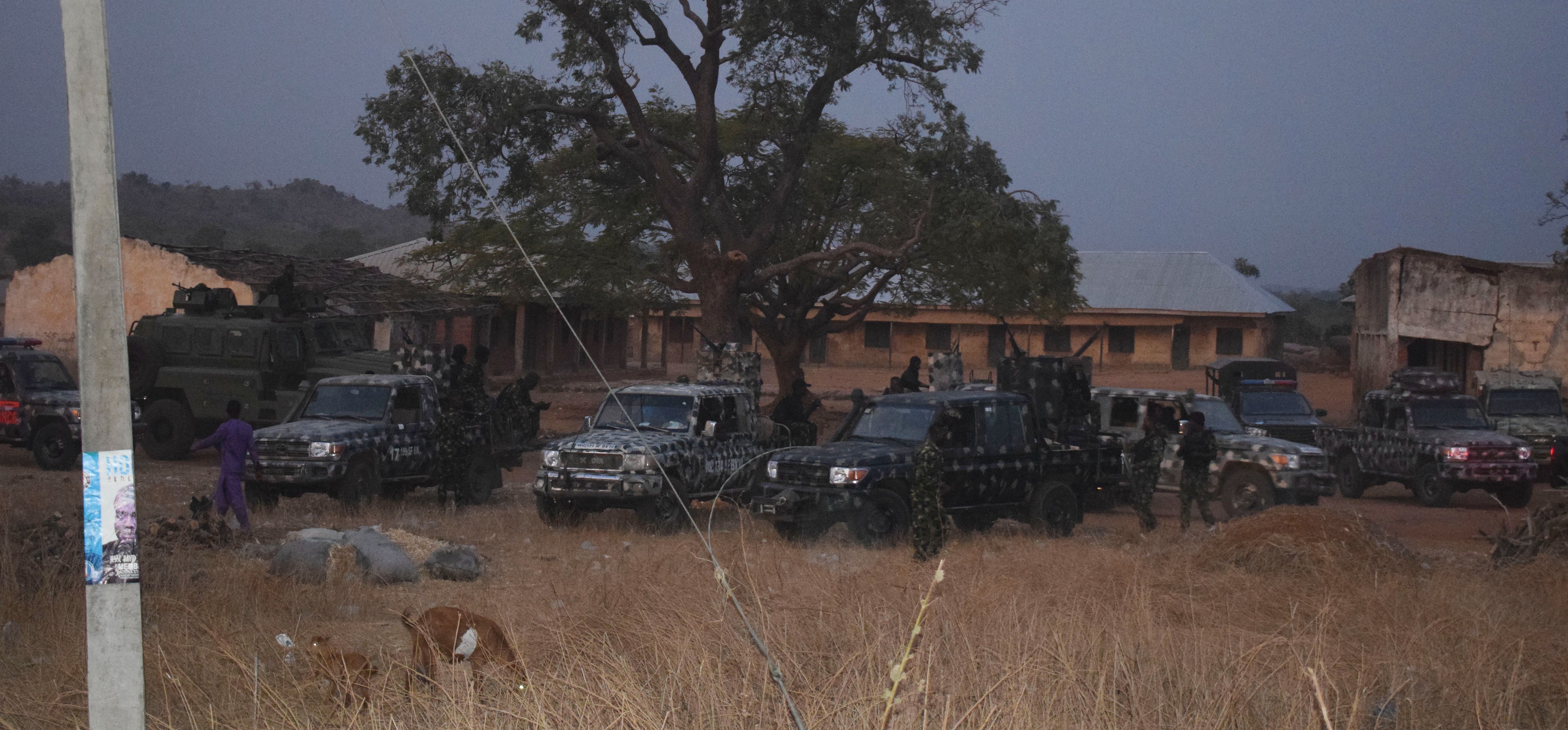 Okulu bastılar, 312 öğrenciyi kaçırdılar! 287'sinden haber alınamıyor Okulu bastılar, 312 öğrenciyi kaçırdılar! 287'sinden haber alınamıyor - 1. Resim
