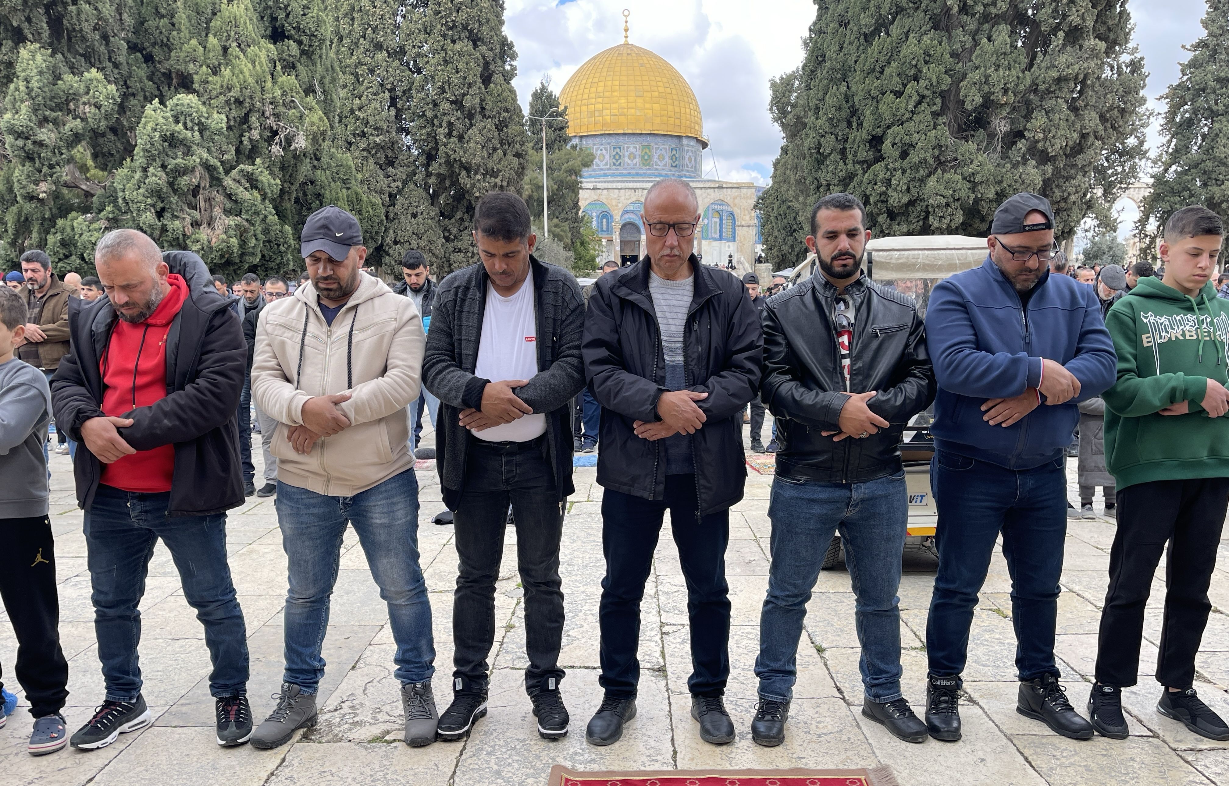 Ramazan öncesi son cumada yine İsrail zulmü! Filistinlilerin Mescid-i Aksa'ya girişi engellendi Ramazan öncesi son cumada yine İsrail zulmü! Filistinlilerin Mescid-i Aksa'ya girişi engellendi - 1. Resim