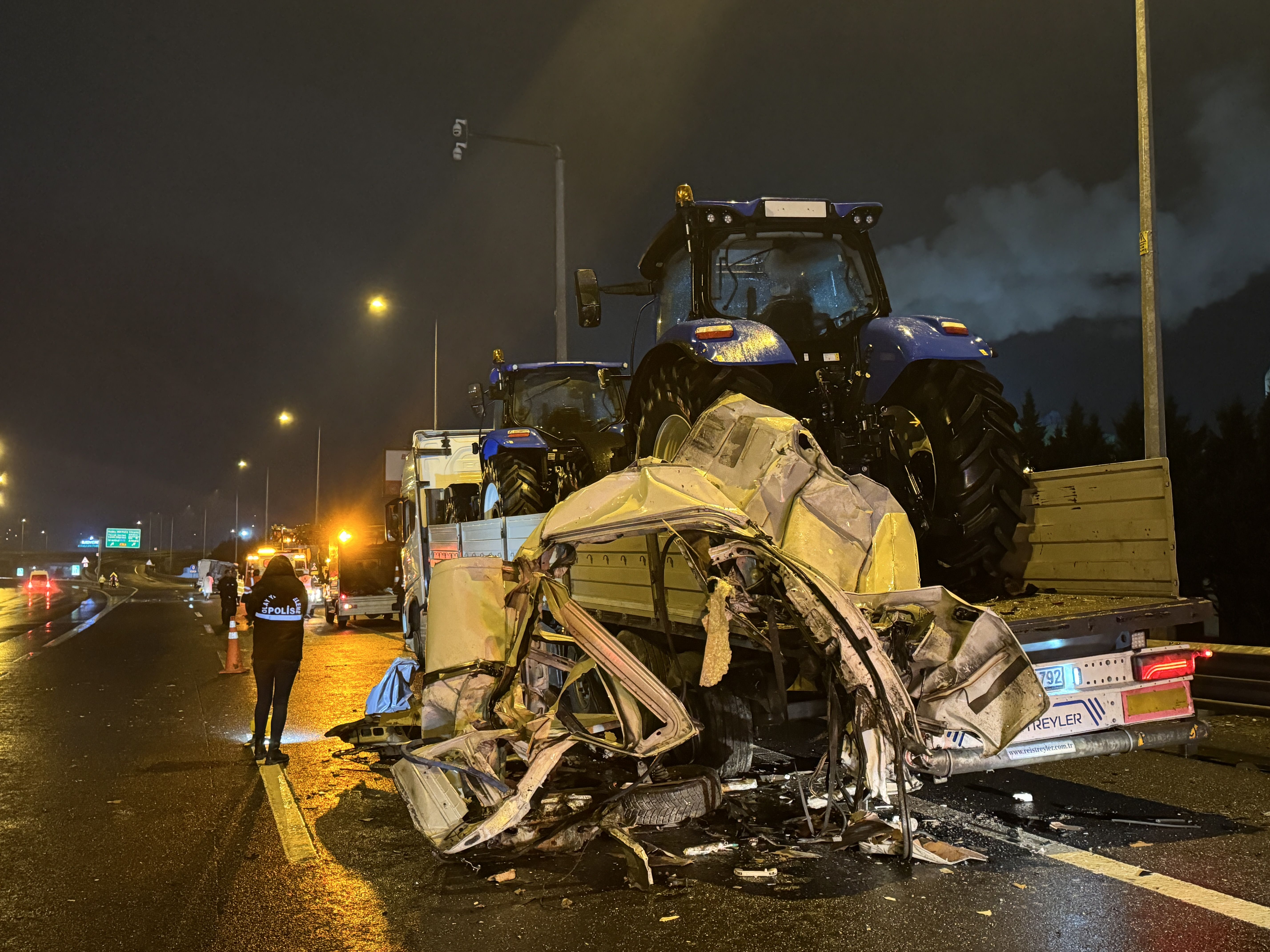 Anadolu Otoyolu'nda zincirleme kaza! 3 araç birbirine girdi - 2. Resim
