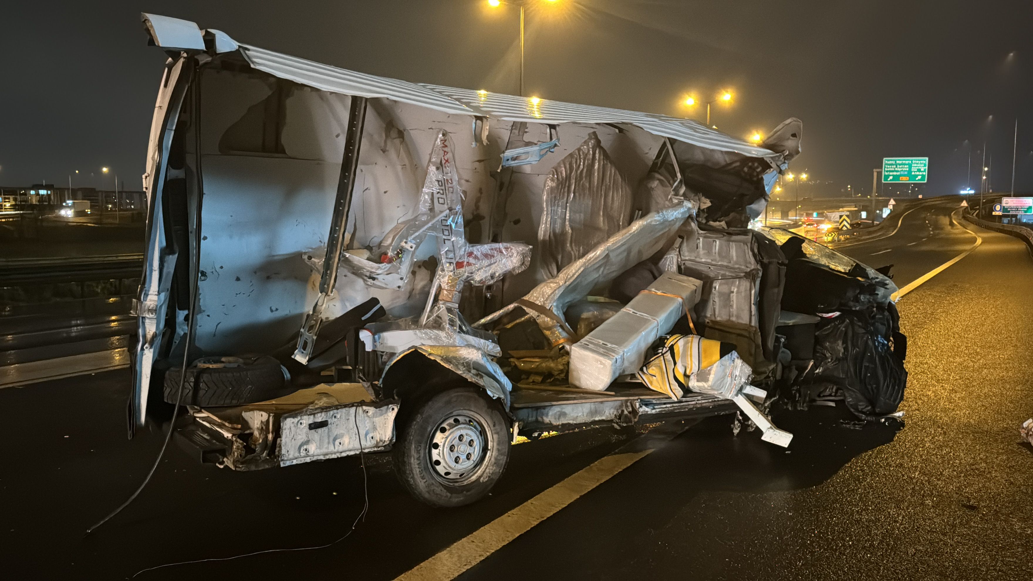 Anadolu Otoyolu'nda zincirleme kaza! 3 araç birbirine girdi - 1. Resim