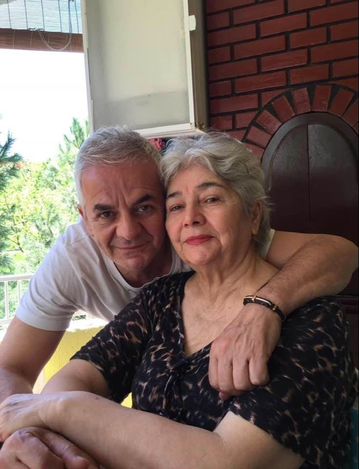 Cem Yılmaz, acılı gününde Zafer Algöz'ü yalnız bırakmadı Cem Yılmaz, acılı gününde Zafer Algöz'ü yalnız bırakmadı - 1. Resim