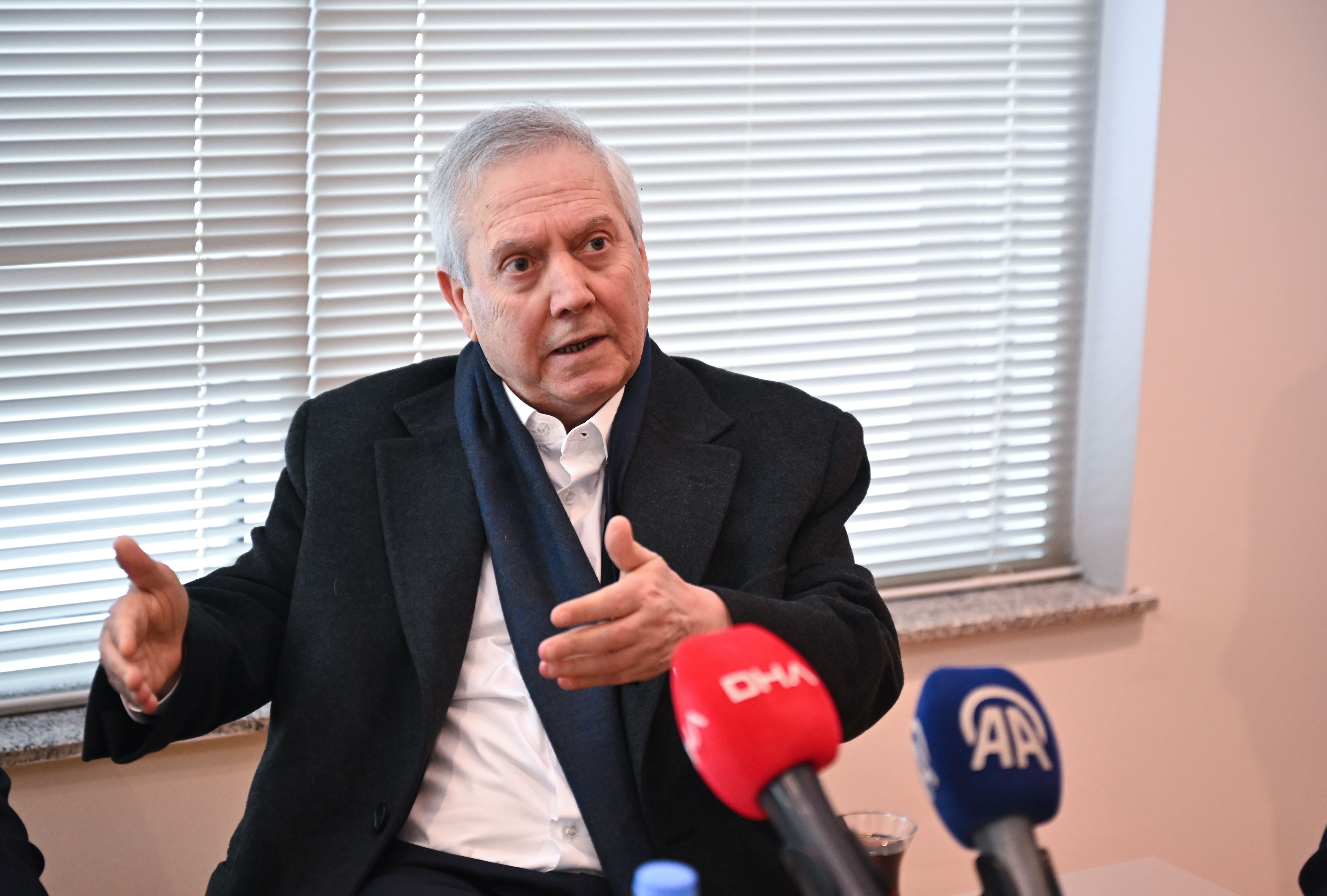 Dernek açılışına katılan Aziz Yıldırım'dan sert tepki! Fenerbahçe'nin tek sorununu açıkladı Dernek açılışına katılan Aziz Yıldırım'dan sert tepki! Fenerbahçe'nin tek sorununu açıkladı - 2. Resim