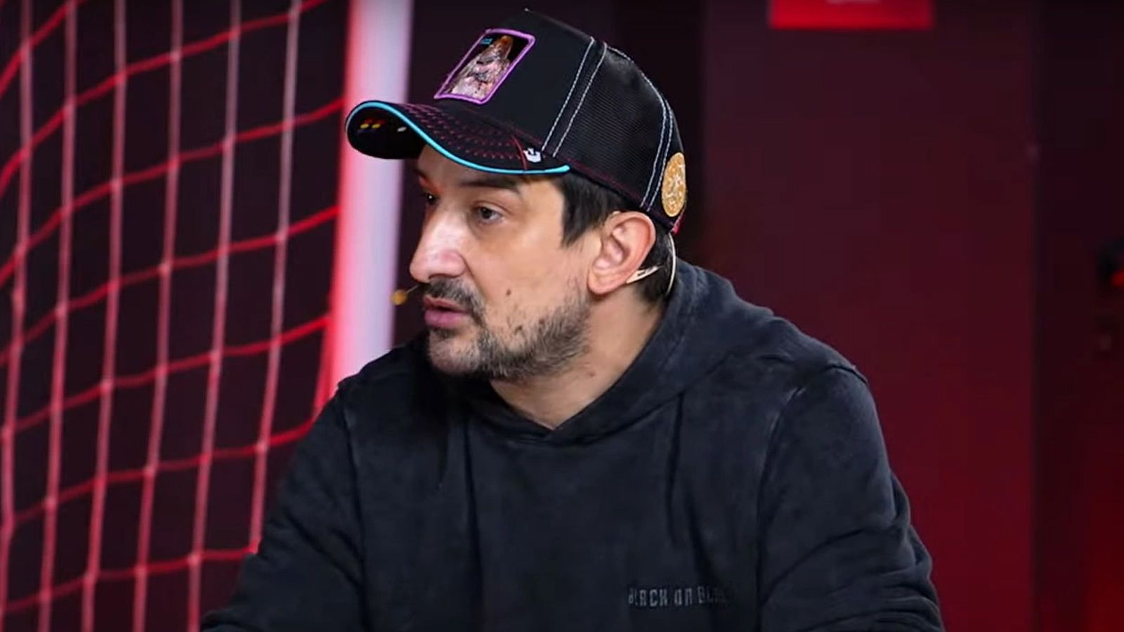 Eski Fenerbahçeli futbolcular arasında 'Efsane' tartışması büyüyor! 'Odamıza giremiyordu, şimdi rahat rahat sallıyor' - 1. Resim