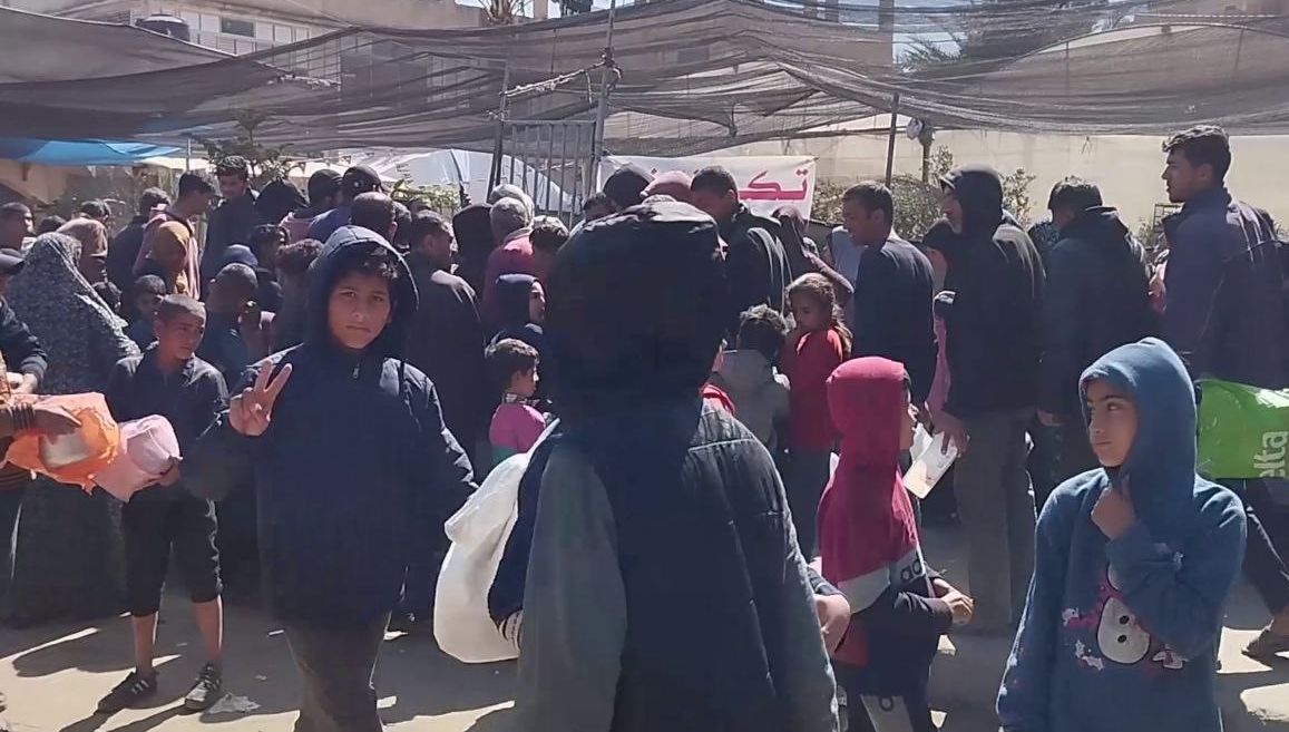 Gazze'de felaketin boyutu derinleşiyor! Çocuklar bir lokma için saatlerce bekliyor - 1. Resim