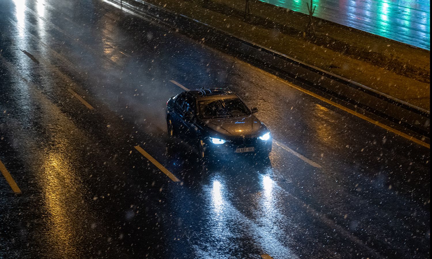 Hafta sonuna karla uyandılar! Gece yarısı başladı, her yer beyaza b&uuml;r&uuml;nd&uuml; - 2. Resim