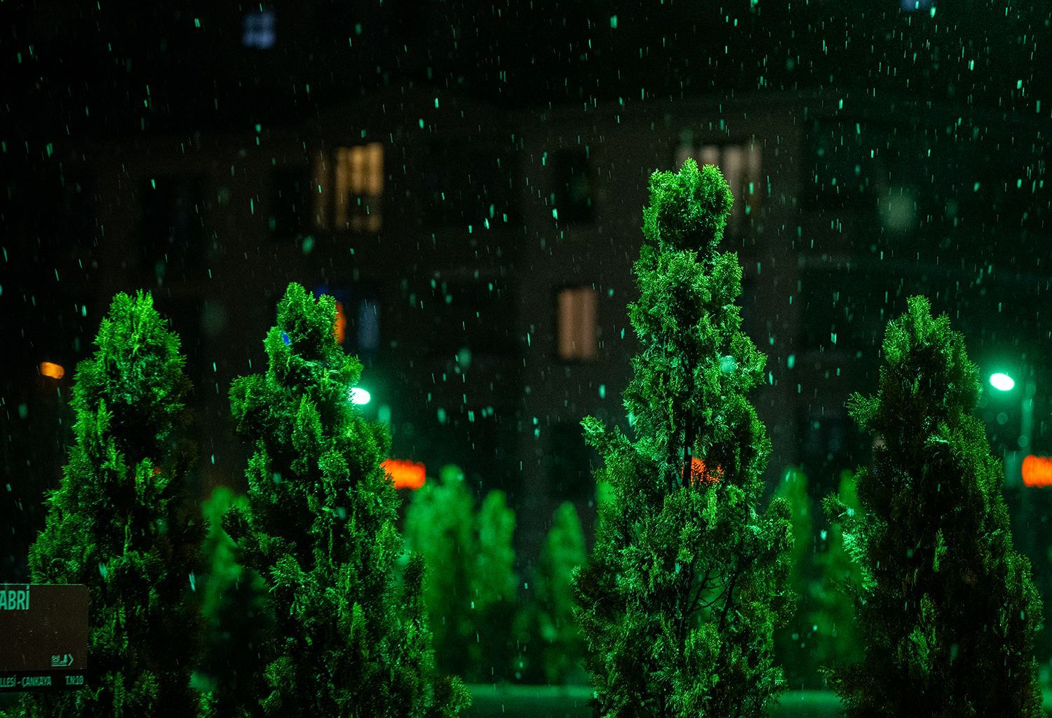 Hafta sonuna karla uyandılar! Gece yarısı başladı, her yer beyaza b&uuml;r&uuml;nd&uuml; - 3. Resim