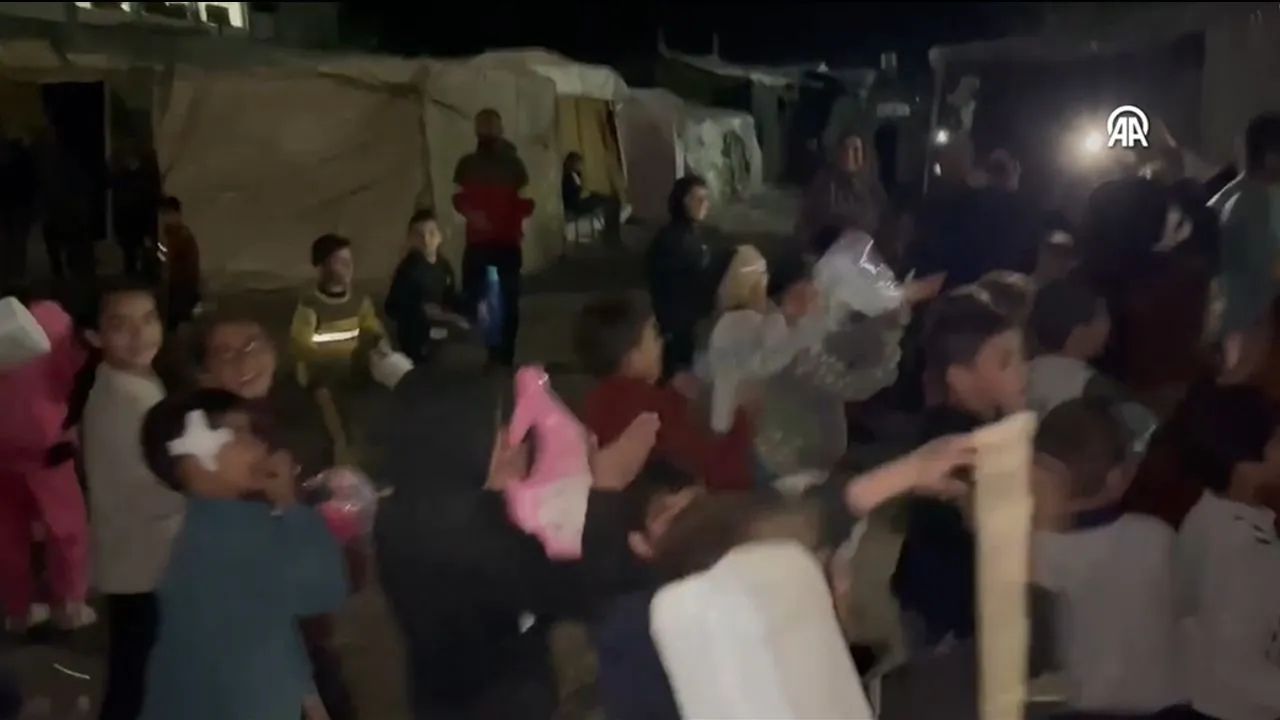 İsrail'in katliamı altındaki Gazze'de Ramazan sevinci: Filistinli çocuklar geleneksel şenlikte eğlendi İsrail'in katliamı altındaki Gazze'de Ramazan sevinci: Filistinli çocuklar geleneksel şenlikte eğlendi - 1. Resim