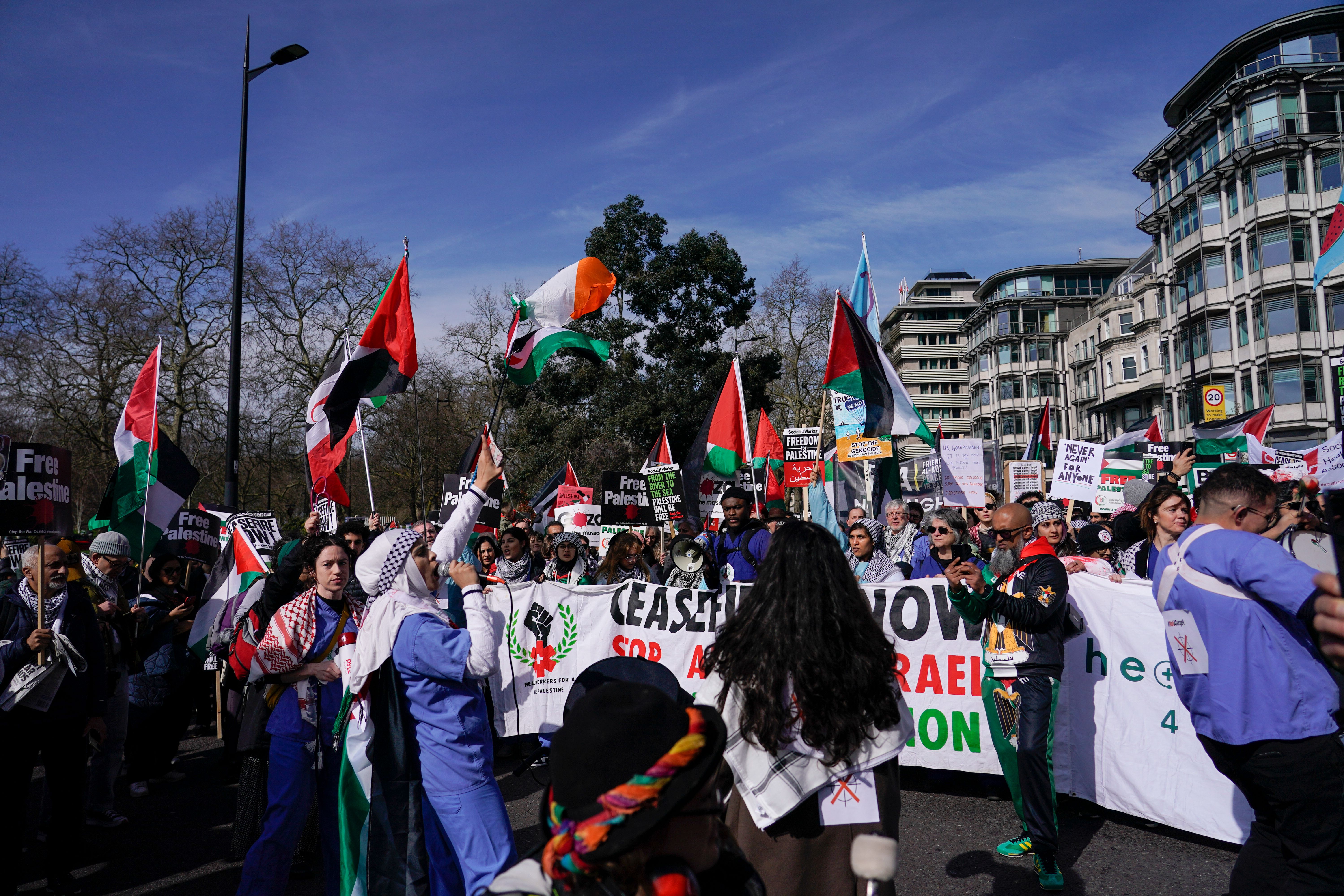 Londra'da on binler yeniden sokağa indi: 'Gazze'de şimdi ateşkes' - 3. Resim