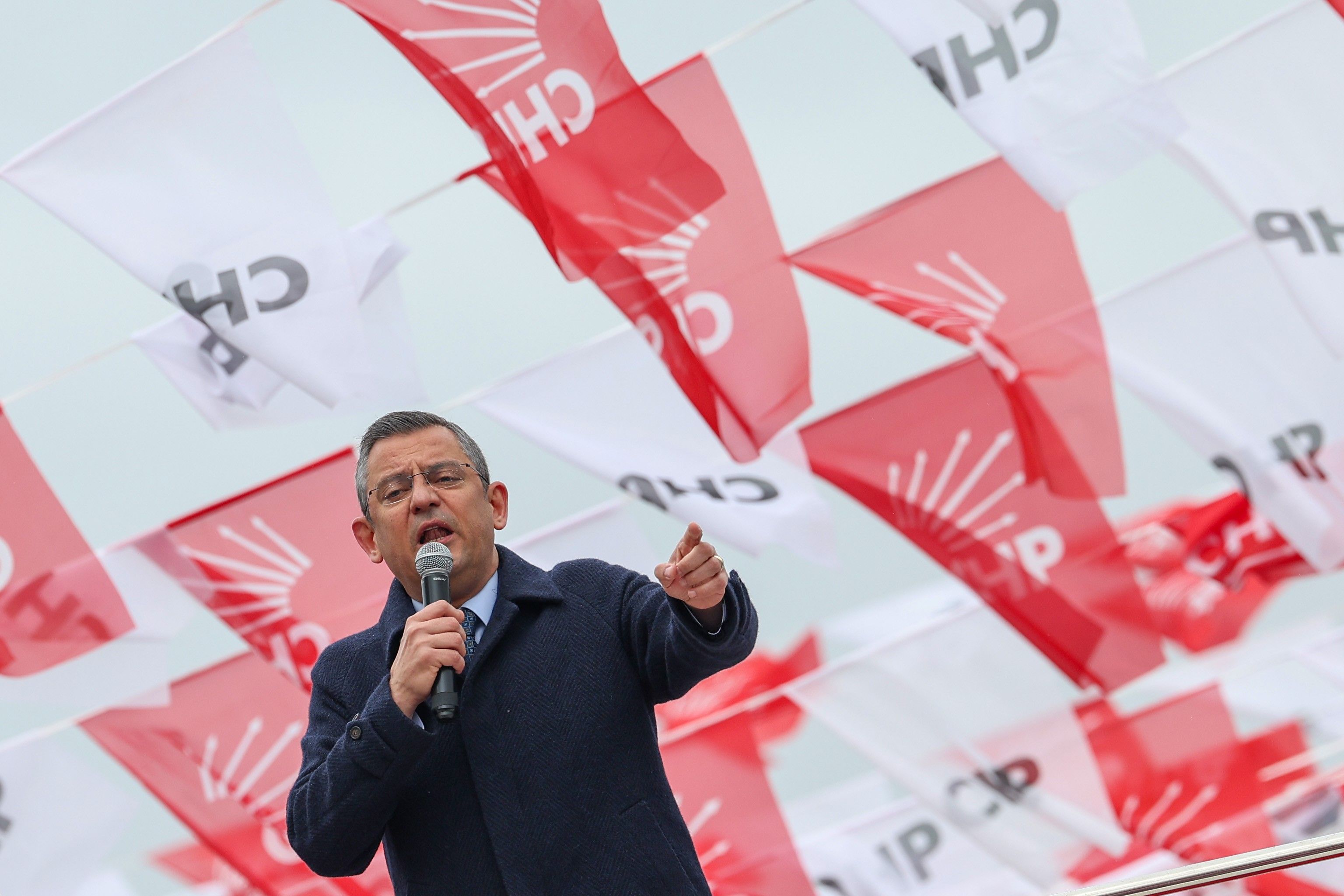 Özgür Özel, Erdal Beşikçioğlu ile ilgili tartışılan sözlerine devam ediyor: Polis akademisinden değil beşikten komiser Özgür Özel, Erdal Beşikçioğlu ile ilgili tartışılan sözlerine devam ediyor: Polis akademisinden değil beşikten komiser - 1. Resim