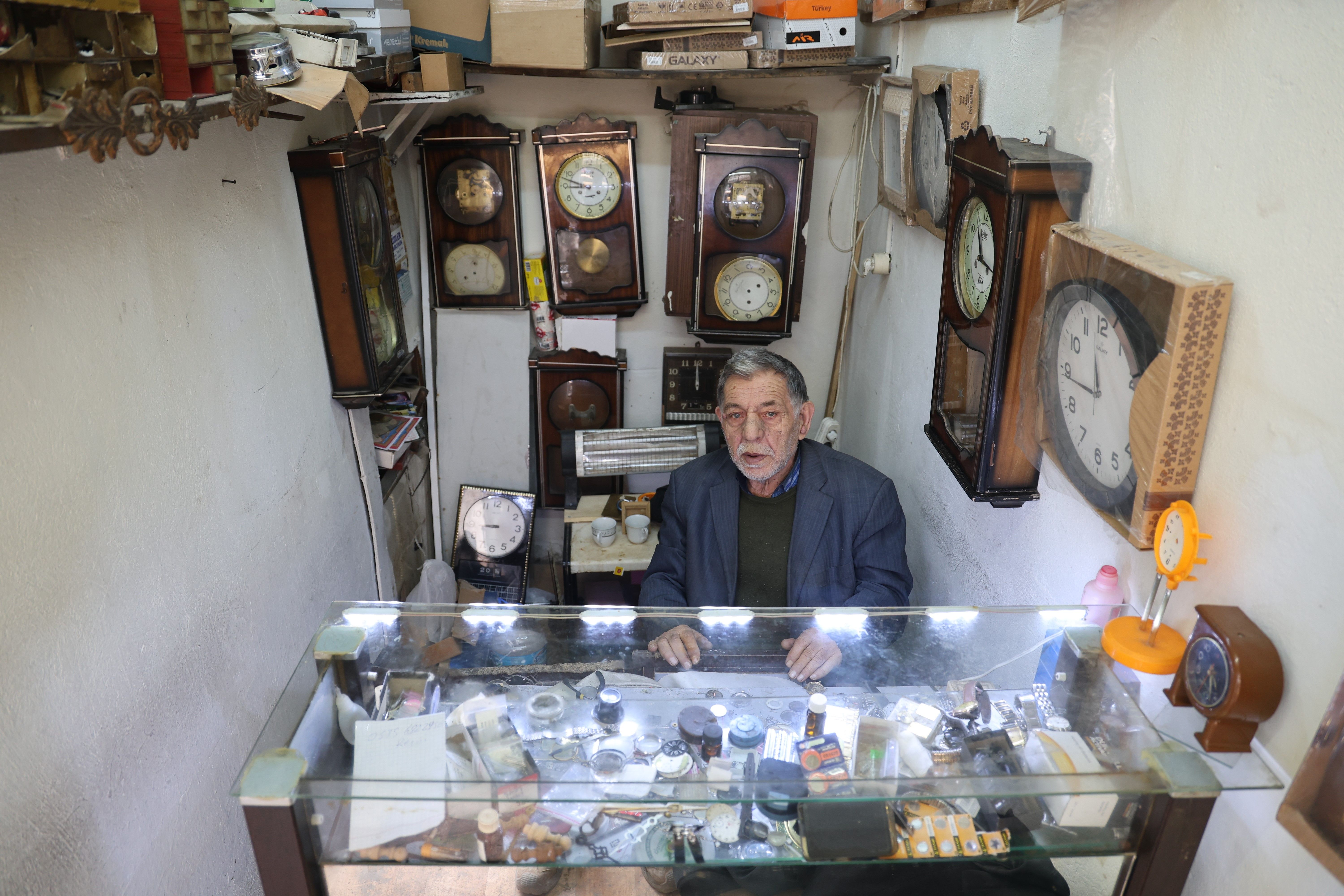 'Tik tak' sesleriyle geçen bir ömür: 65 yıldır 'zamanı' ayarlıyor - 3. Resim