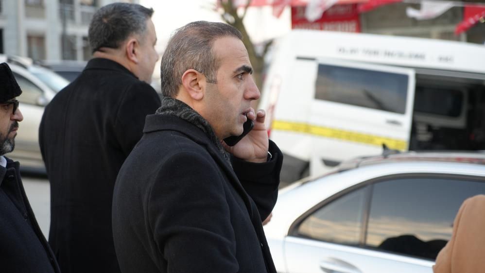 Yeniden Refah Partisi seçim aracına silahlı saldırı Yeniden Refah Partisi seçim aracına silahlı saldırı - 3. Resim