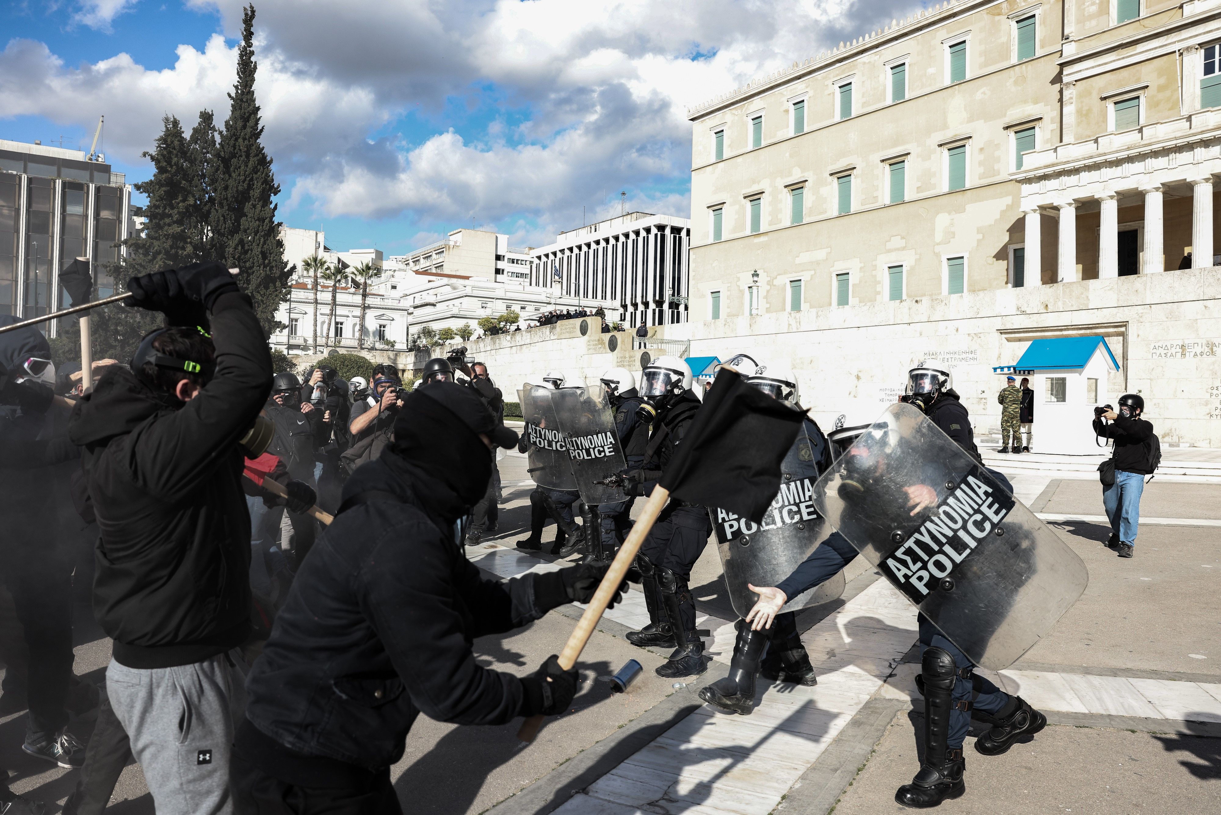 Yunanistan'dan ülkeyi sokağa döken 'özel üniversite yasası'na onay Yunanistan'dan ülkeyi sokağa döken 'özel üniversite yasası'na onay - 4. Resim
