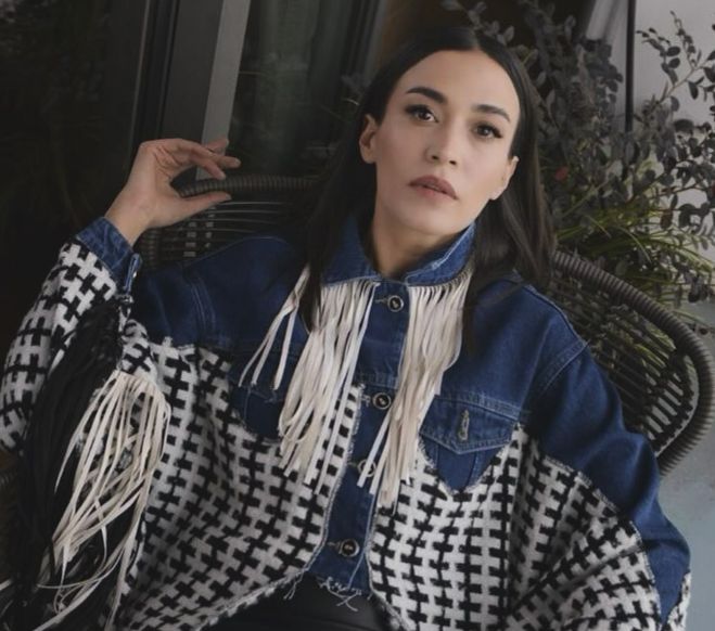 Bahar dizisinde Rengin karakterini 35 yaşındaki Ecem Özkaya oynuyor - 2. Resim