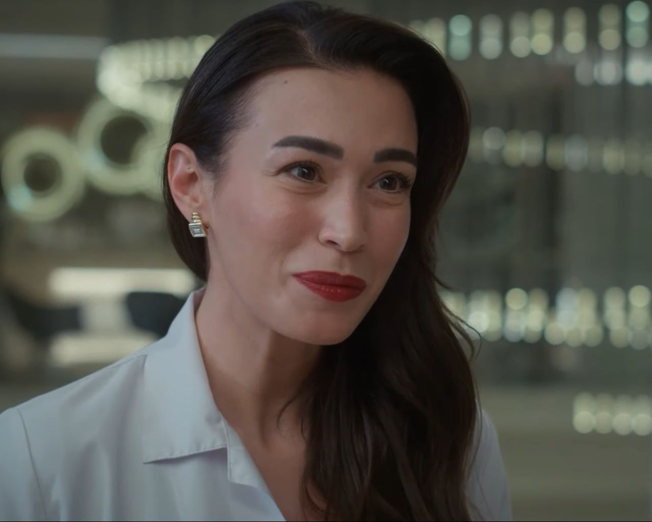 Bahar dizisinde Rengin karakterini 35 yaşındaki Ecem Özkaya oynuyor - 1. Resim