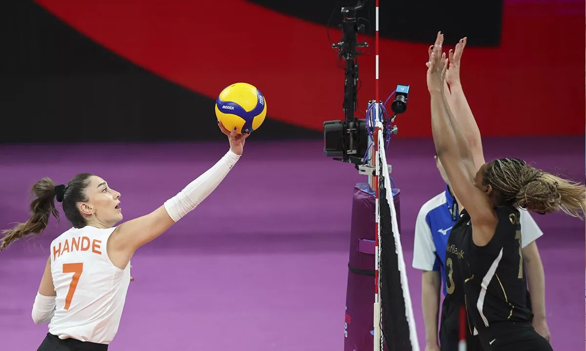 Eczacıbaşı-Vakıfbank maçı bugün saat 19.30'da başlayacak. - 1. Resim