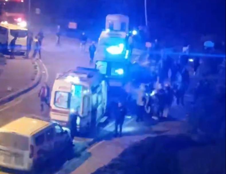 Esenyurt'ta 11 katlı rezidans yandı, 40 kişi mahsur kaldı! - 3. Resim