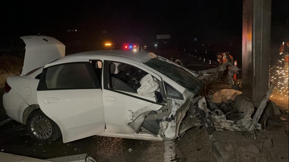 Eskişehir'de feci kaza! Hız yapan sürücü canından oldu Eskişehir'de feci kaza! Hız yapan sürücü canından oldu - 2. Resim