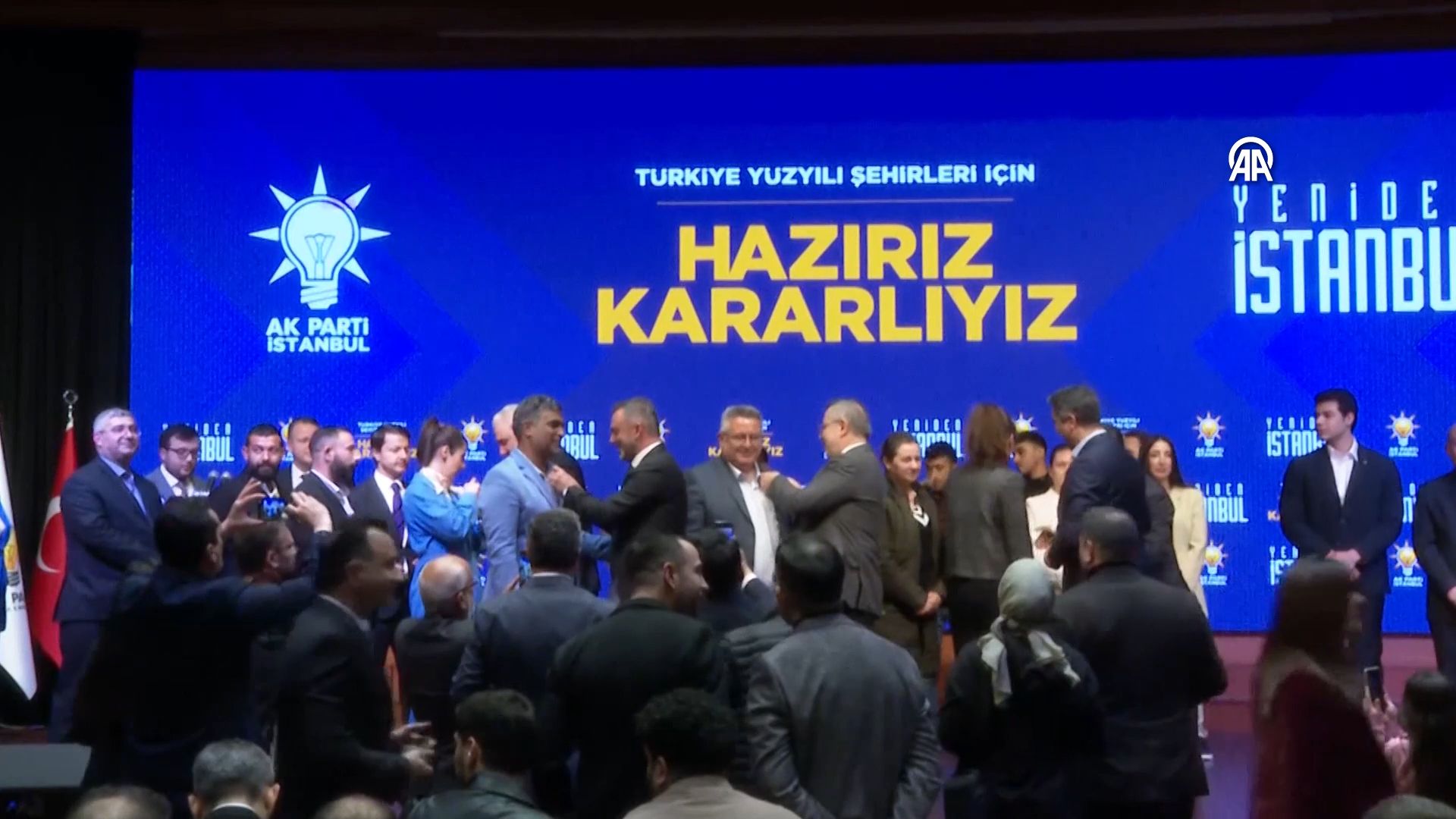 Farklı partilerden AK Parti'ye katıldılar... 1000 yeni üye için rozet takma töreni - 2. Resim