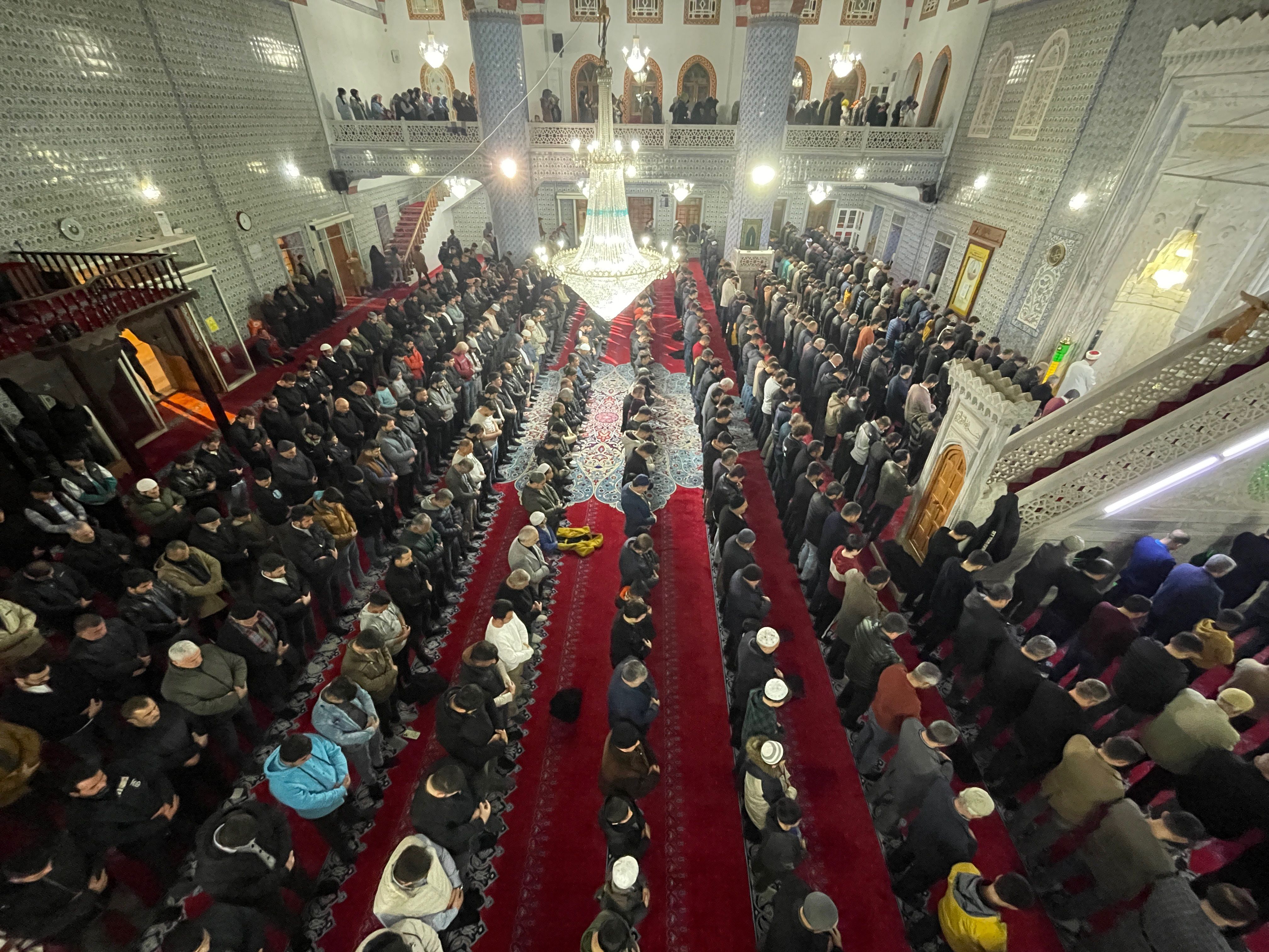 İlk teravih namazında camiler doldu taştı - 1. Resim