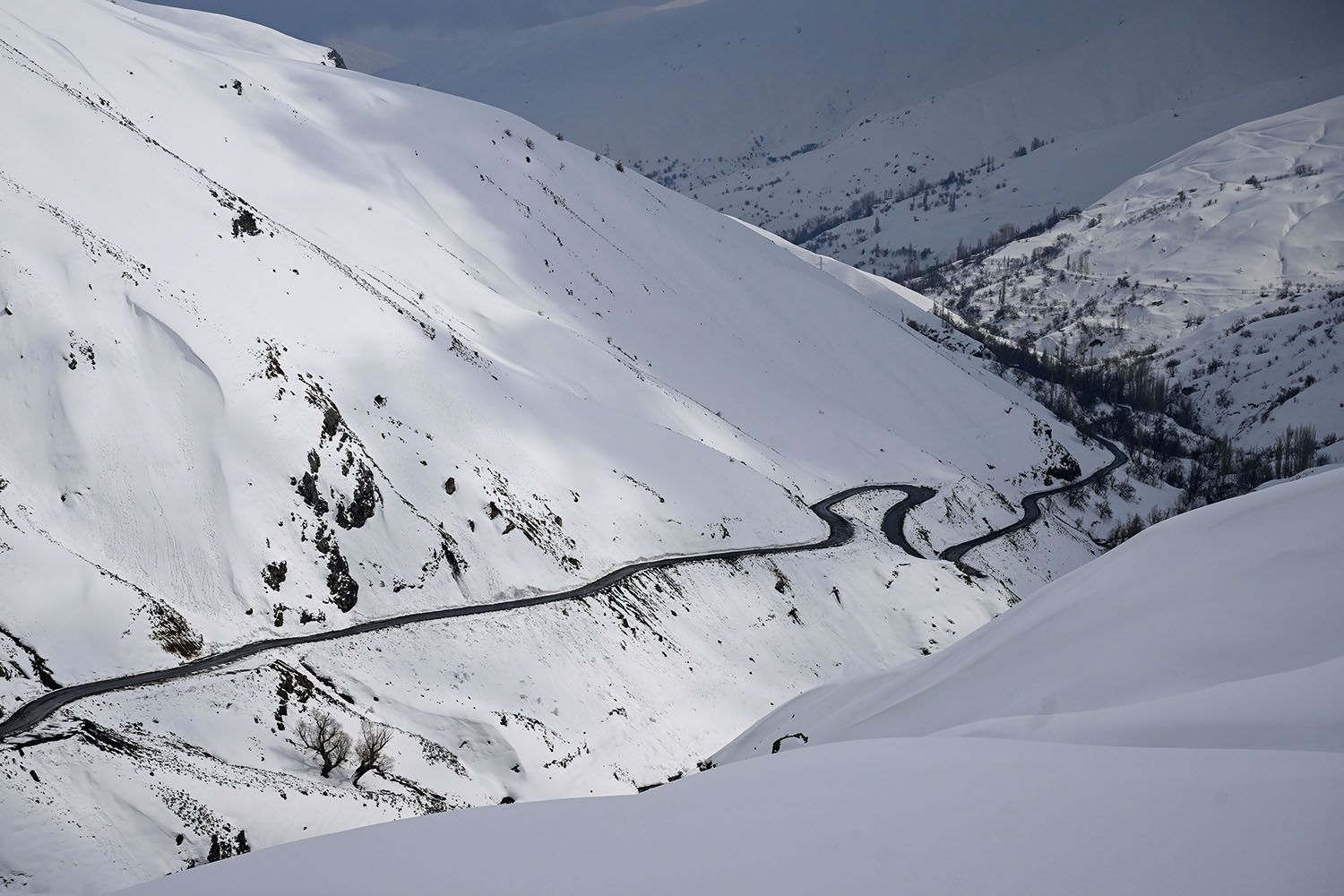 Kara teslim oldular! Yollar kapandı, 393 yere ulaşım yok - 6. Resim