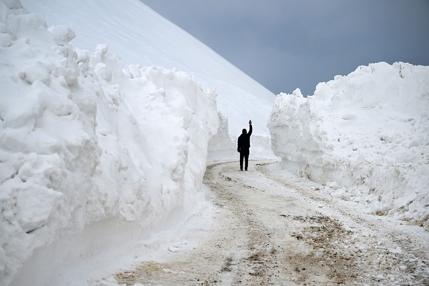Kara teslim oldular! Yollar kapandı, 393 yere ulaşım yok - 2. Resim