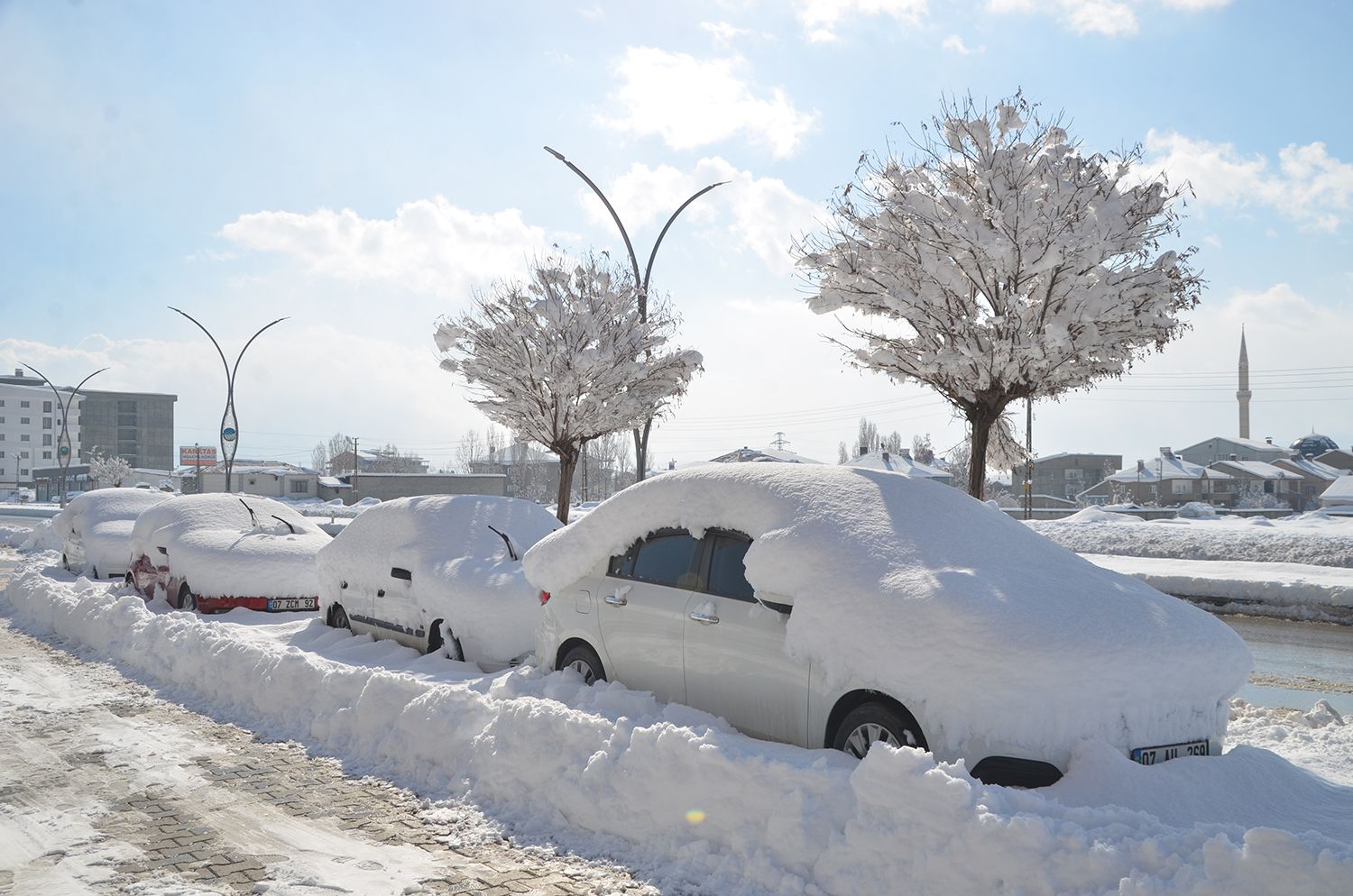 Kara teslim oldular! Yollar kapandı, 393 yere ulaşım yok - 4. Resim